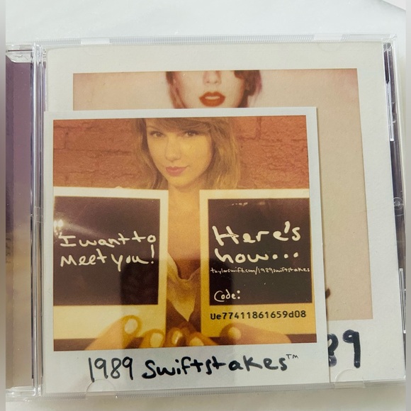 Taylor Swift 1989 Album CD with Photos - Picture 2 of 5